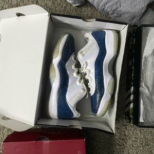 Jordan 11 Retro Low Snake Navy